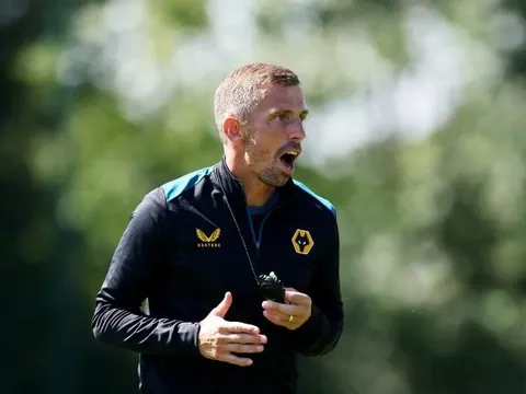 Tân HLV Wolves nhận định về sức mạnh của Man United