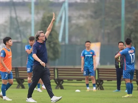Huỳnh Như suýt ghi bàn; HLV Troussier chỉ ra lỗ hổng của bóng đá Việt Nam