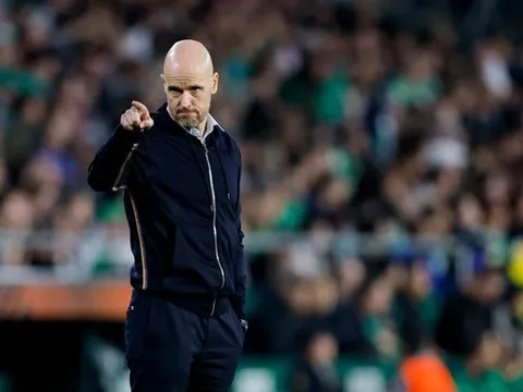 Ian Wright nóng lòng muốn thấy Ten Hag "mở khóa" 2 bom tấn của M.U