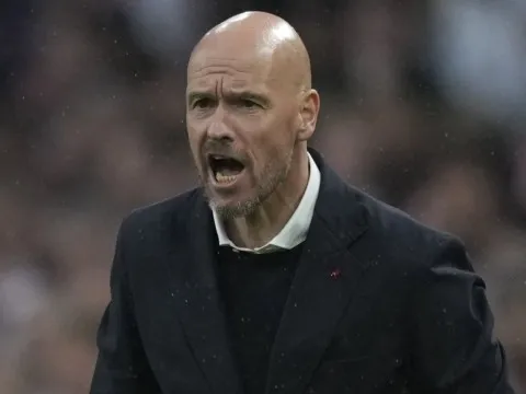 Ten Hag bị chê bai vì quyết định mâu thuẫn với Southgate