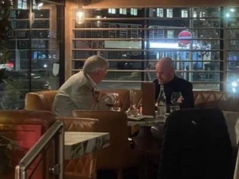 Ten Hag ăn tối với Sir Alex trước 2 trận đấu then chốt