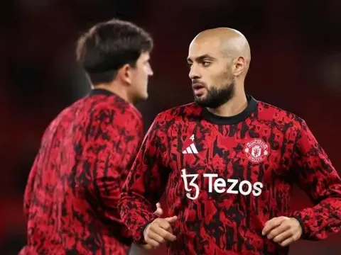 Ten Hag giải thích lý do để Amrabat đá trái sở trường