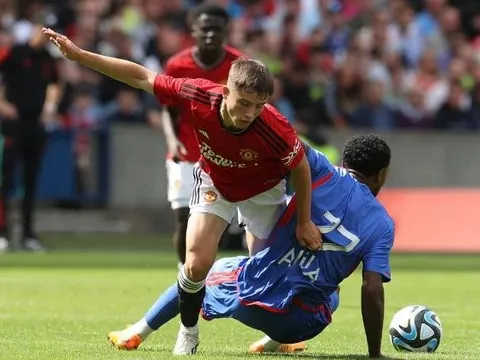 Ten Hag khai quật một Martinez khác cho Man United