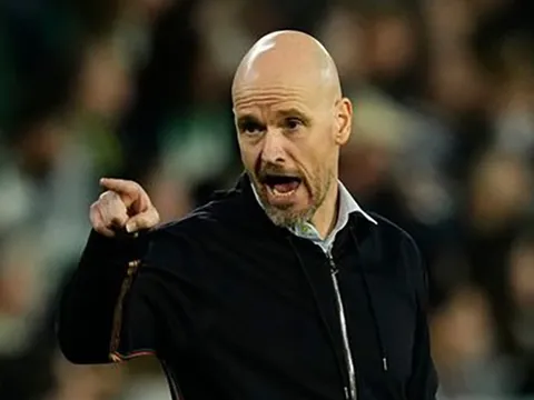 Ten Hag khuyên hậu vệ rời Man United