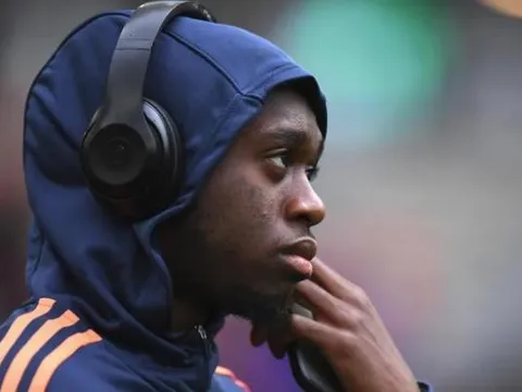 Ten Hag làm rõ 'bí ẩn' về Wan-Bissaka