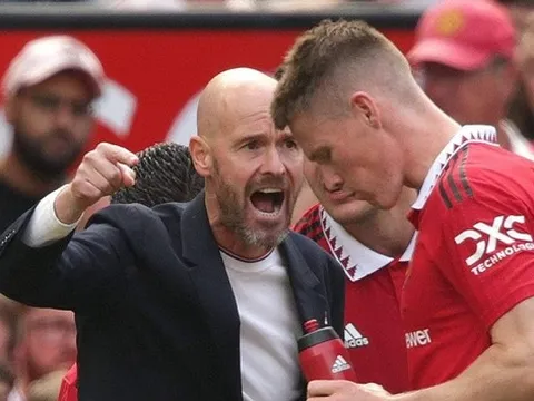 "Canh bạc" 4-4-2 kim cương thất bại của huấn luyện viên Erik ten Hag
