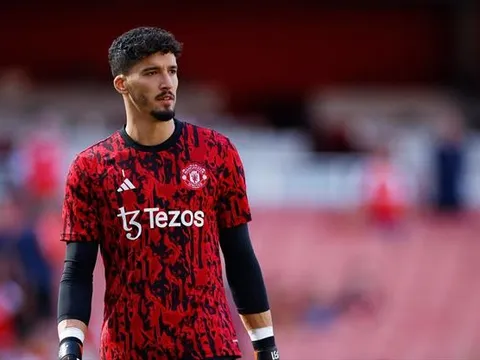Ten Hag nêu lý do không sử dụng Altay Bayindir
