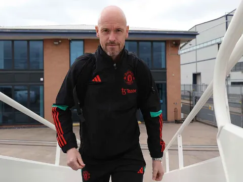 Ten Hag ngạo nghễ dẫn đầu đoàn quân đến Wembley
