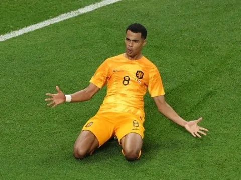 Ten Hag chỉ đích danh sát thủ 100 triệu thay Gakpo