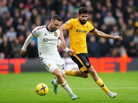 Ten Hag không đơn giản, 'luyện' Luke Shaw đấu Barca