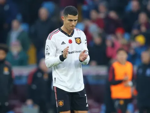 Ten Hag phát cáu vì 'chiến thuật Ronaldo'