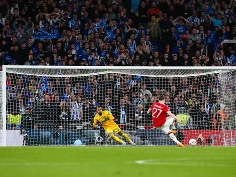 Ten Hag phũ phàng từ chối Weghorst ở loạt sút luân lưu