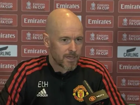 Ten Hag 'quay xe' với Martial