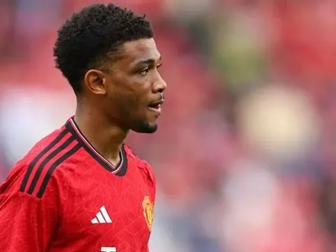 Ten Hag ra mặt, sáng tỏ tương lai của Amad