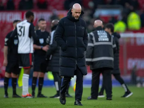 Áp lực tứ bề với Erik Ten Hag
