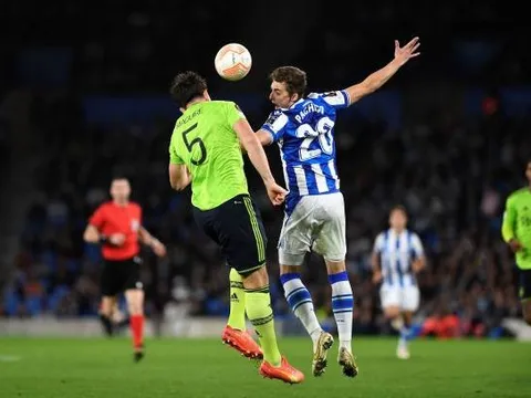 Ten Hag thử nghiệm gây sốc, M.U soán ngôi bất thành