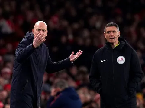 Ten Hag tiếc nuối với sai lầm 'khó có thể chấp nhận được'