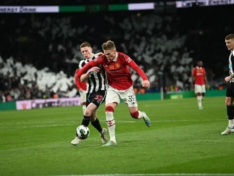 Ten Hag xác nhận, Man Utd tan hoang nhân sự trước Fulham