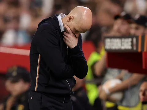 "Rõ ràng là Ten Hag đang chật vật với cậu ấy"