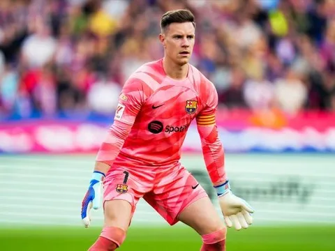 Ter Stegen sẽ phẫu thuật, Barca lo sốt vó