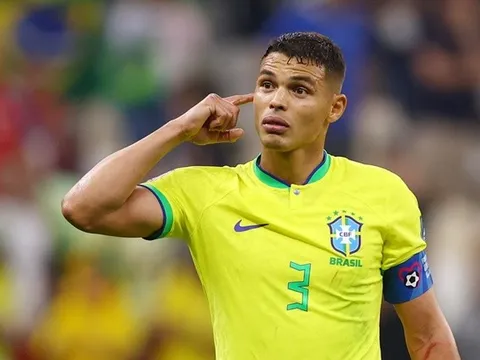 Thiago Silva đáp trả HLV tuyển Serbia