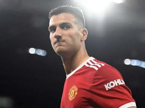 Thái độ cầu thị bất ngờ giúp Dalot trở lại Man Utd đầy mạnh mẽ