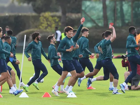 Thái độ dàn sao Arsenal trên sân tập sau trận hòa hú vía Chelsea