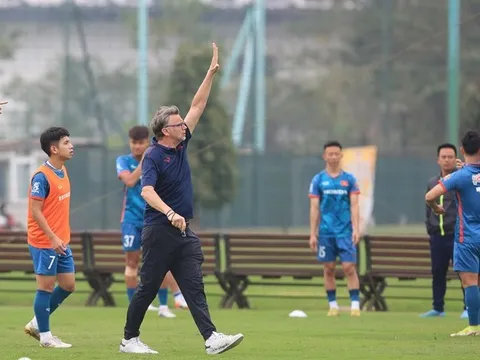 Tham vọng và nghịch lý của HLV Troussier