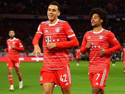 Thần đồng 19 tuổi 'phá đảo' Bundesliga