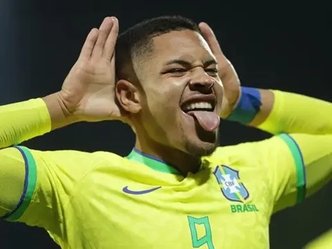 Thần đồng Brazil báo tin mừng cho Man Utd