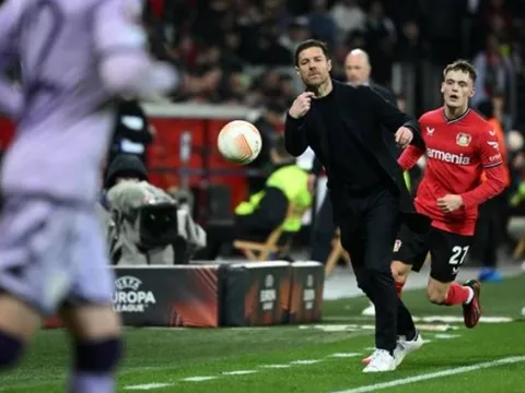 Thần đồng kiến tạo bay cao trong tay Xabi Alonso