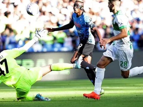 Thắng 4-0, "quái thú" lập hat-trick khiến châu Âu dậy sóng