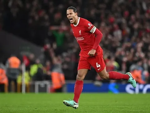 Thắng 4-1, Van Dijk thở phào hướng đến trận Chelsea