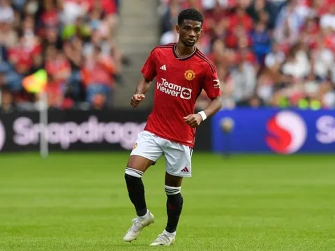 Thắng Arsenal, Man Utd nhận ngay cú sốc