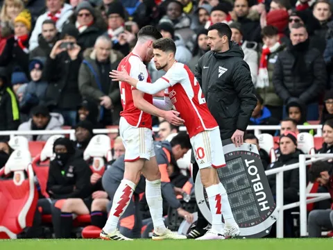 Thắng dễ Palace nhưng Arsenal vẫn lo lắng vì Rice