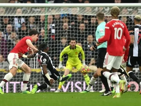 Thăng hoa trước Newcastle, De Gea vẫn nhận tin dữ từ BLĐ Quỷ đỏ