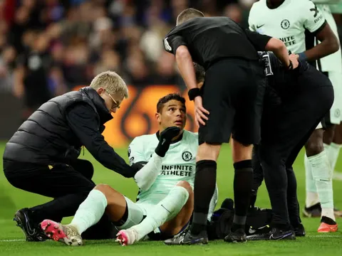 Thắng Palace nhưng Chelsea phải trả giá đắt