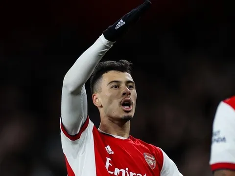 Thắng West Ham, Tomiyasu nhận xét Martinelli