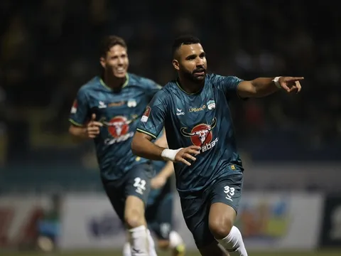 Thủ môn Thanh Hóa mắc sai lầm không tưởng, HAGL thoát đáy bảng V-League