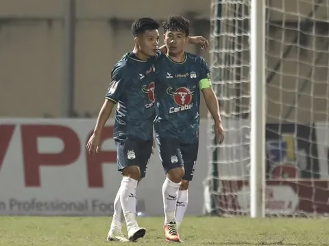 HAGL thoát khỏi đáy BXH; Thực hư chuyện Hoàng Đức bị 'mắc bệnh sao'