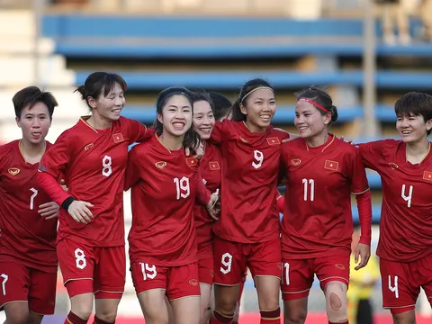 Thanh Nhã, Hoàng Thị Loan gây thương nhớ với CĐV Campuchia