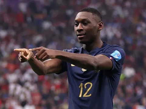 Thất thế ở thương vụ 100 triệu là tín hiệu vui cho Man Utd