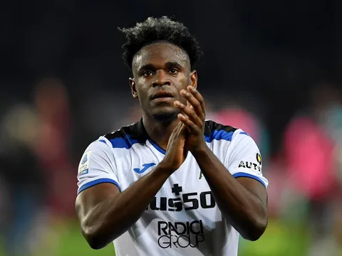 Thay Abraham, Mourinho gặp khó