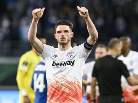 Thay Declan Rice, West Ham để mắt đến cựu tiền vệ Arsenal