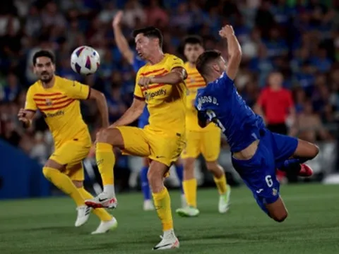 Thấy gì từ cú vấp của Barcelona?