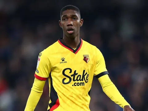 Thay Raphinha, Barca chiêu mộ “cánh chim lạ”