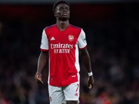Thay Saka, Arsenal đã có tài năng chạy cánh đấu Aston Villa