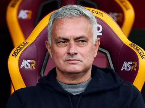 Thay Tite, Brazil gây sốc với Jose Mourinho