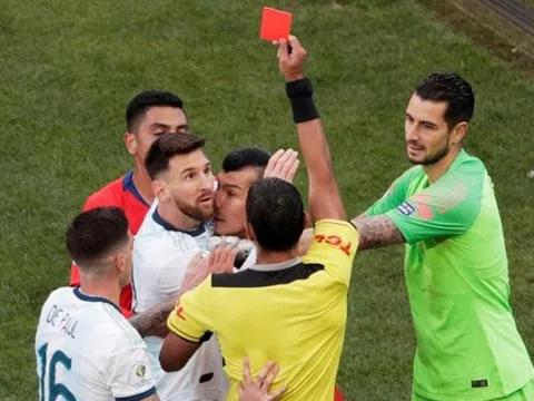 Thế lực từng gieo sầu cho Messi, Ronaldo sa sút không phanh