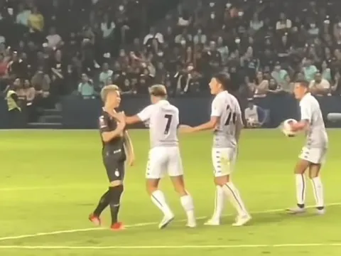 Theerathon Bunmathan bị tố chơi bẩn ở Thai League 1